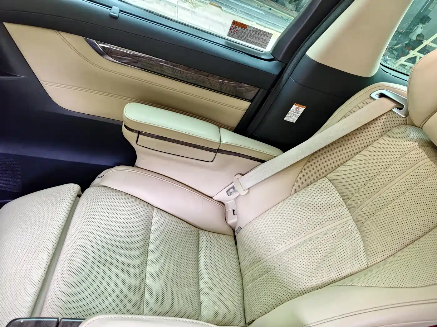 Toyota Vellfire 2019 Hybrid 2.5L HV Premium Edition фото 7