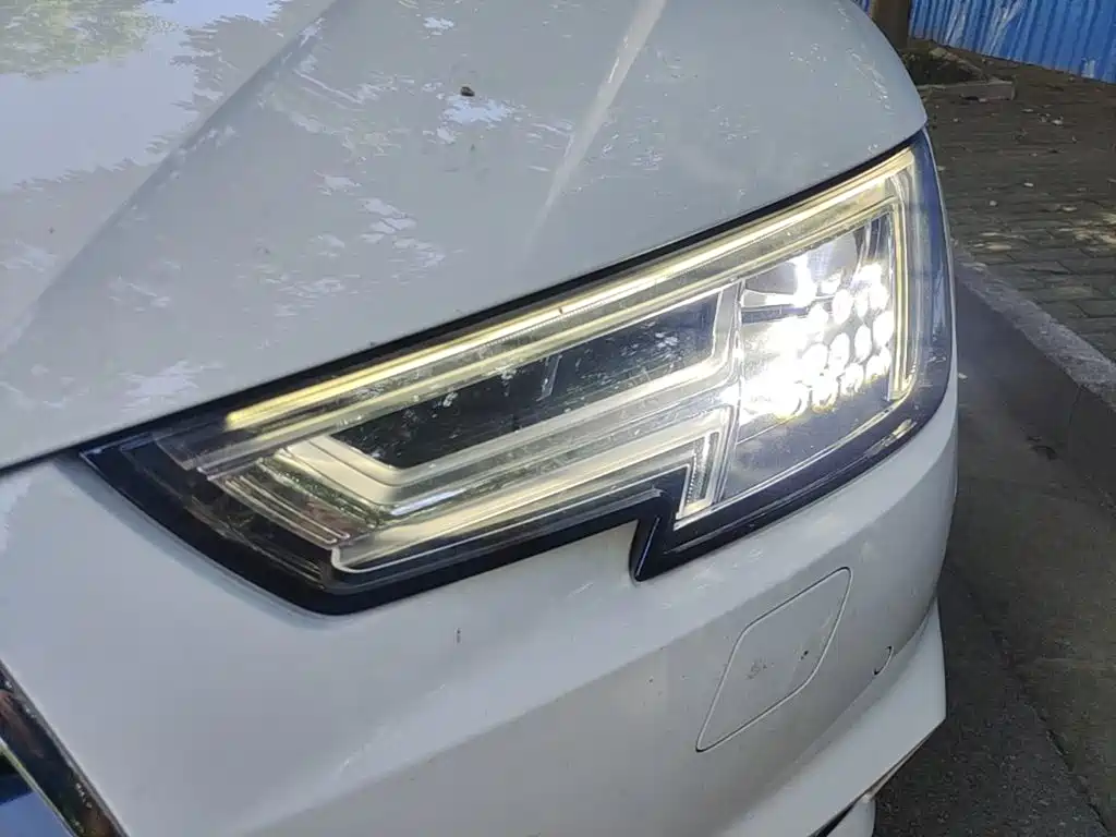 Фото 24 - Audi A4L
