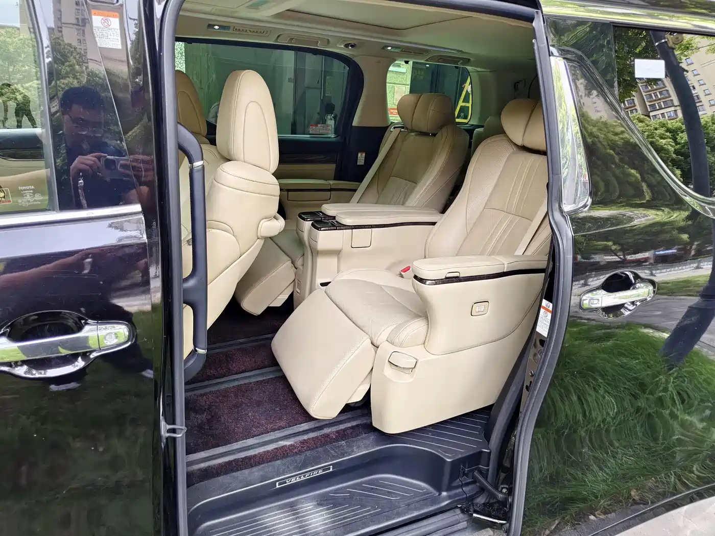 Toyota Vellfire 2019 Hybrid 2.5L HV Premium Edition фото 9