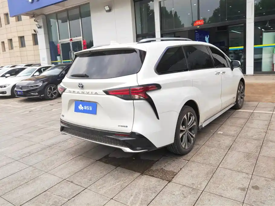 Toyota Granvia 2023 2.5L Hybrid Prestige PLUS Edition фото 3