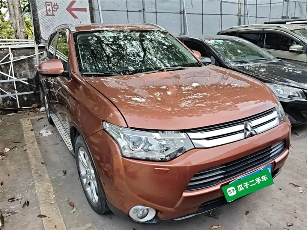 Mitsubishi Outlander (Import) 2014 2.4L 4WD Luxury Value Edition 5-seater фото 4