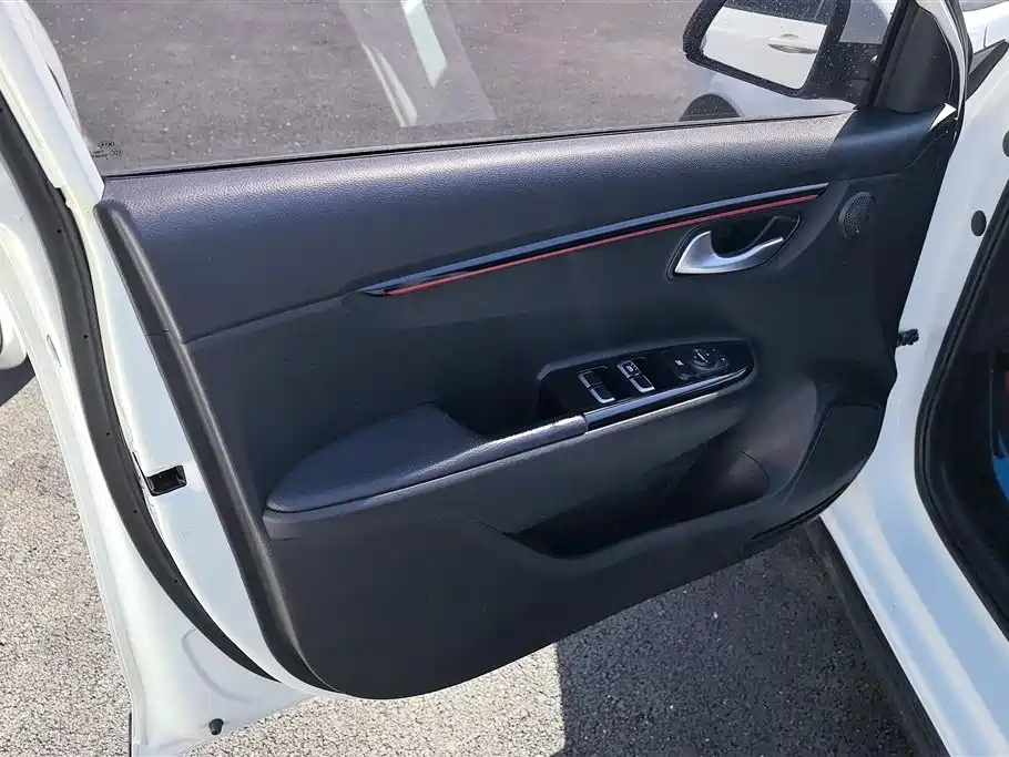 Kia KX CROSS 2018 1.6L Automatic Smart Sunroof Edition фото 7