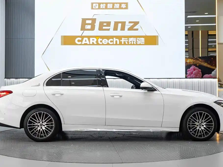 Фото 4 - Mercedes-Benz C-Class