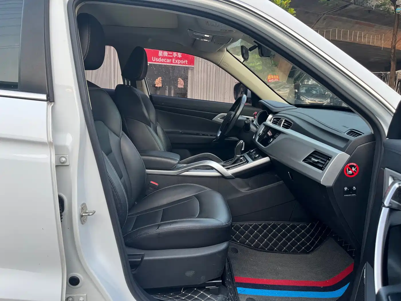 Фото 20 - Geely Atlas