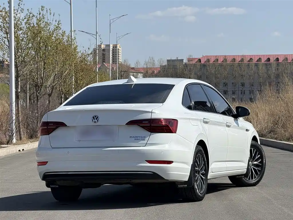 VOLKSWAGEN SAGITAR