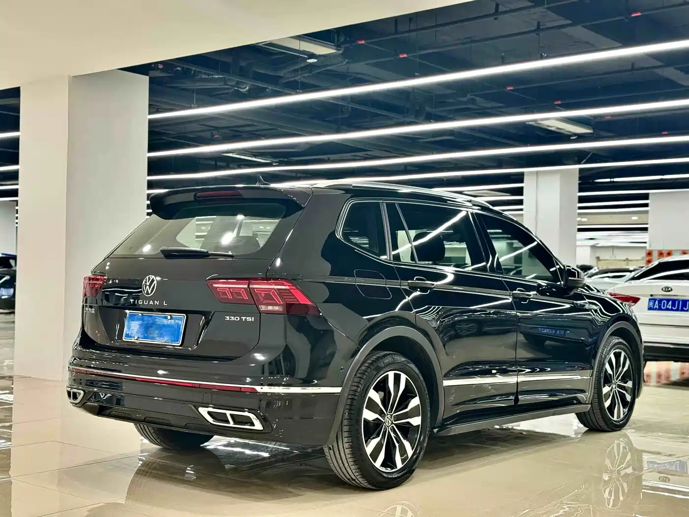 Volkswagen Tiguan L 2022 330TSI Auto 2WD R-Line Premium Edition фото 6