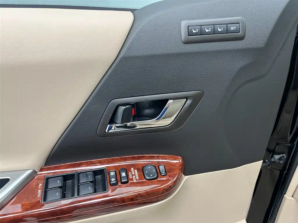 Toyota Alphard 2011 3.5L Luxury Edition фото 14