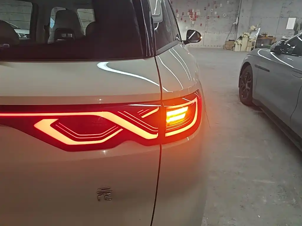 BYD Yuan UP 2024 401KM Surpass Edition фото 8