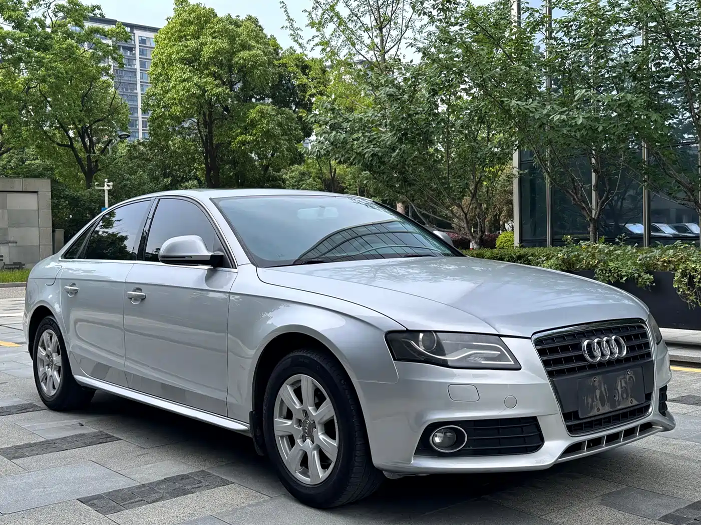 Audi A4L 2010 2.0 TFSI Standard фото 3