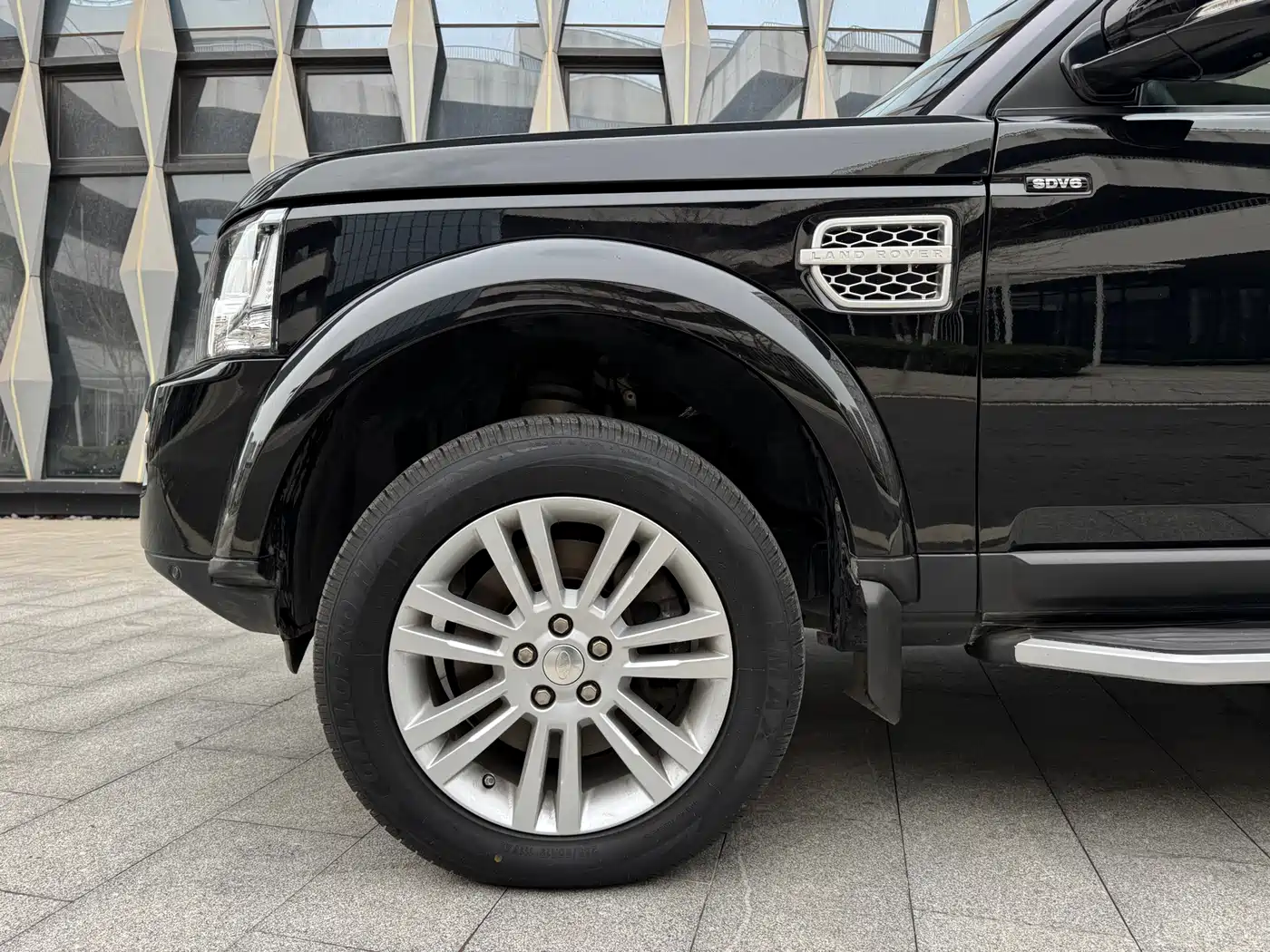 Land Rover Discovery 2015 3.0 SDV6 HSE Diesel фото 4