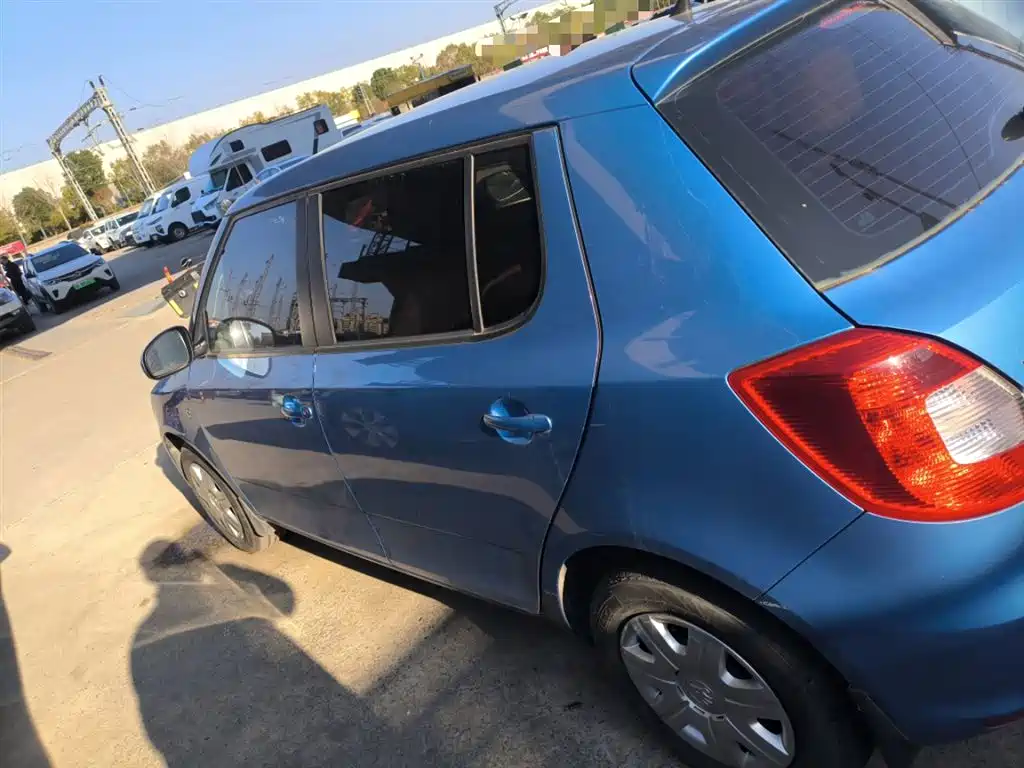 Škoda Fabia 2014 1.4L Automatic Crystal Edition фото 21