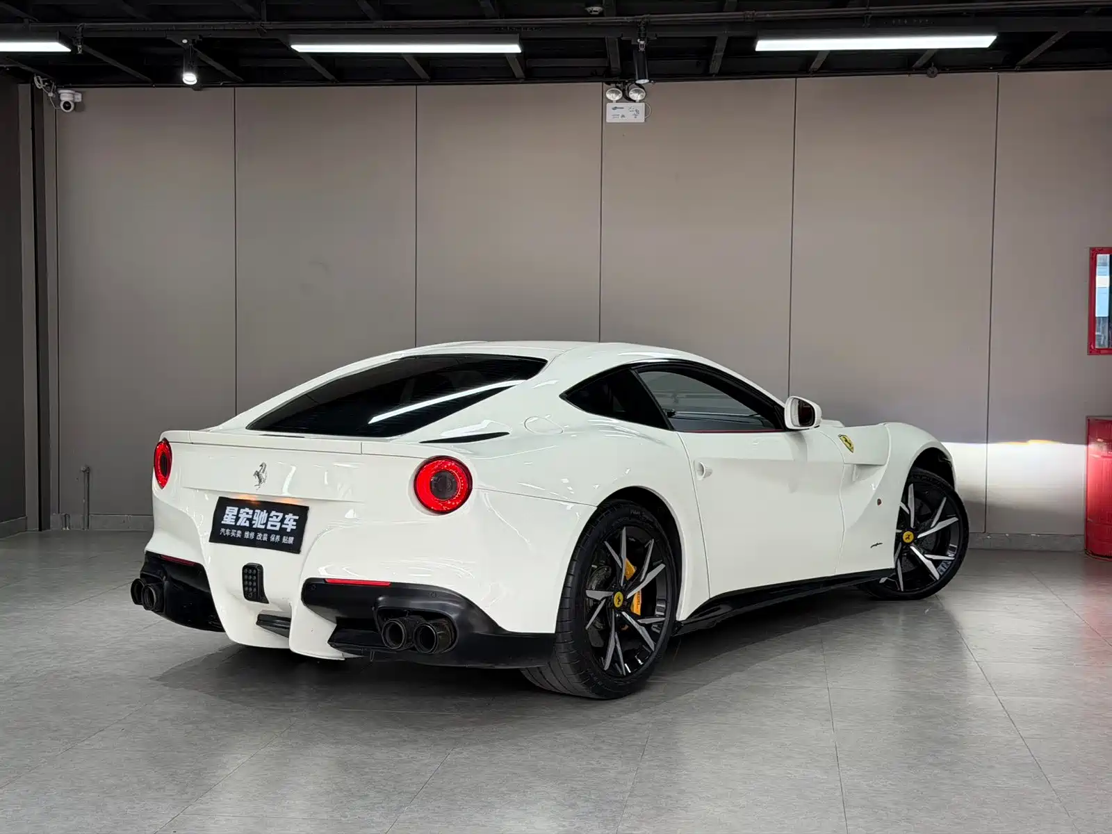 Фото 5 - Ferrari F12berlinetta