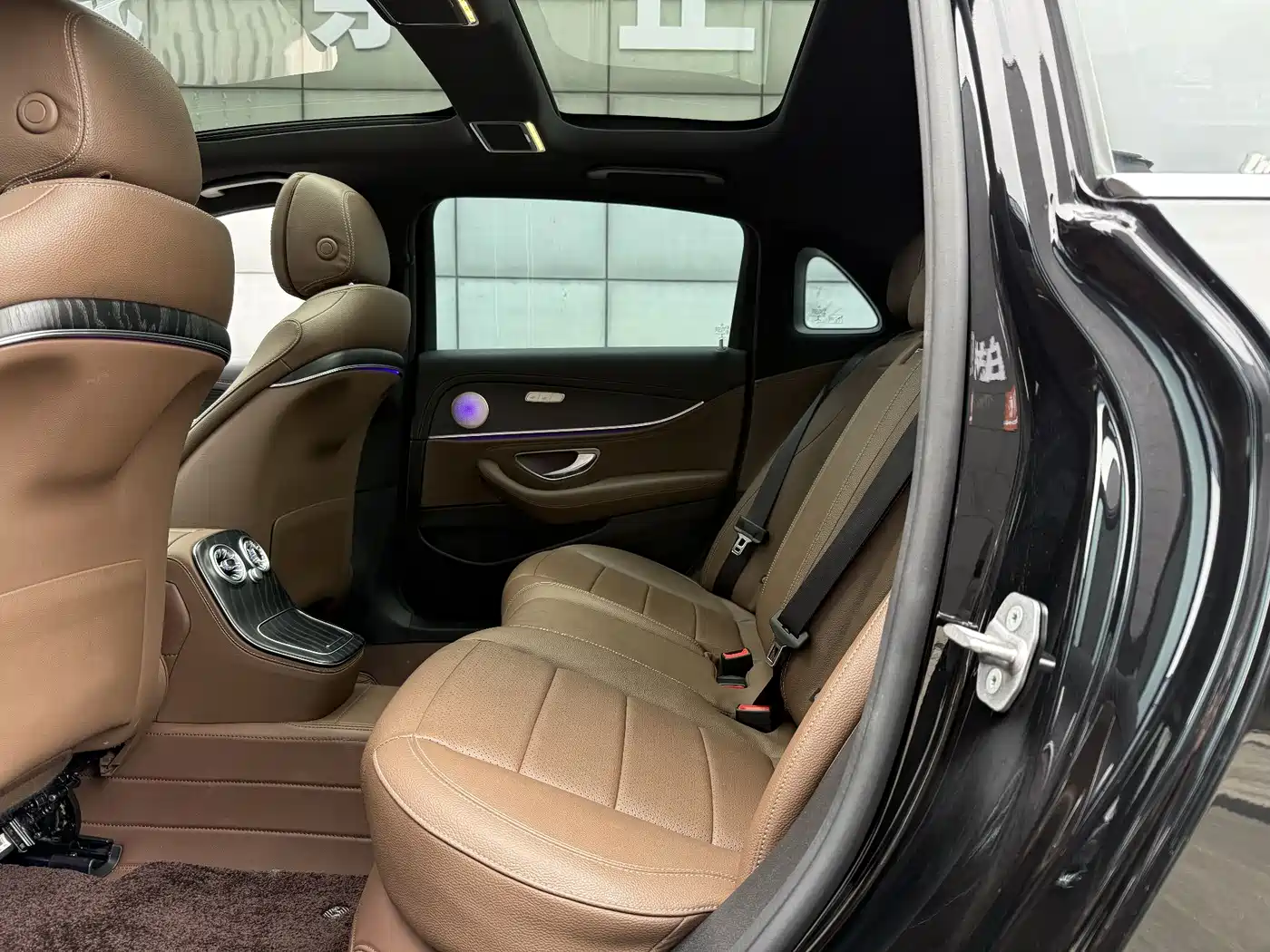 Mercedes-Benz E-Class 2023 E 300 L Sport Fashion фото 14