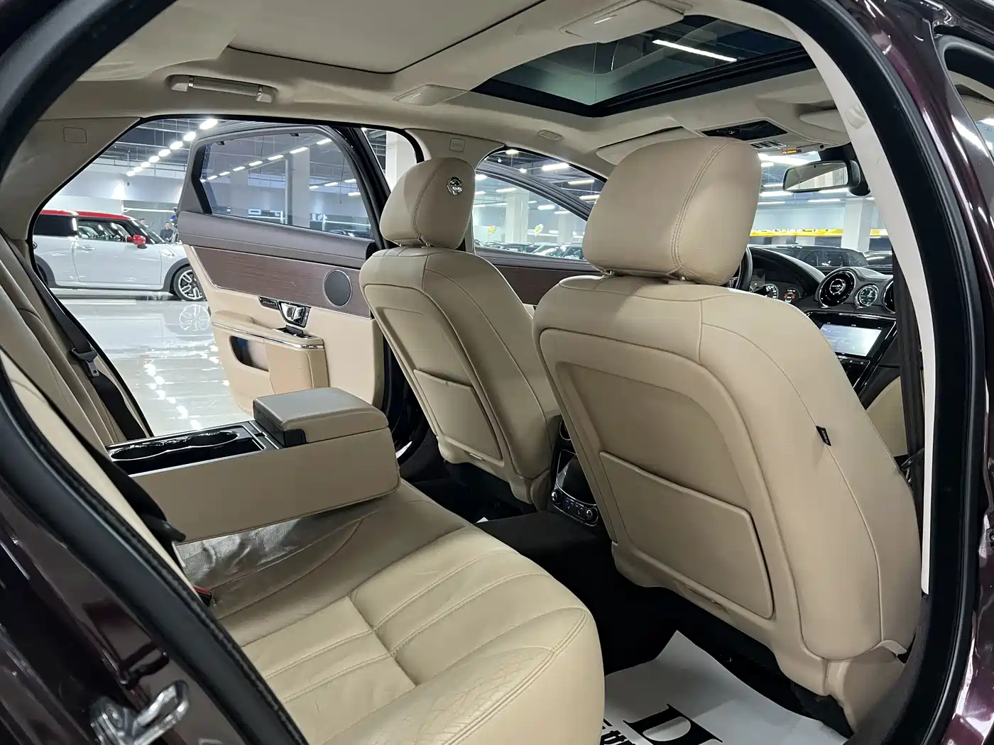 JAGUAR XJ