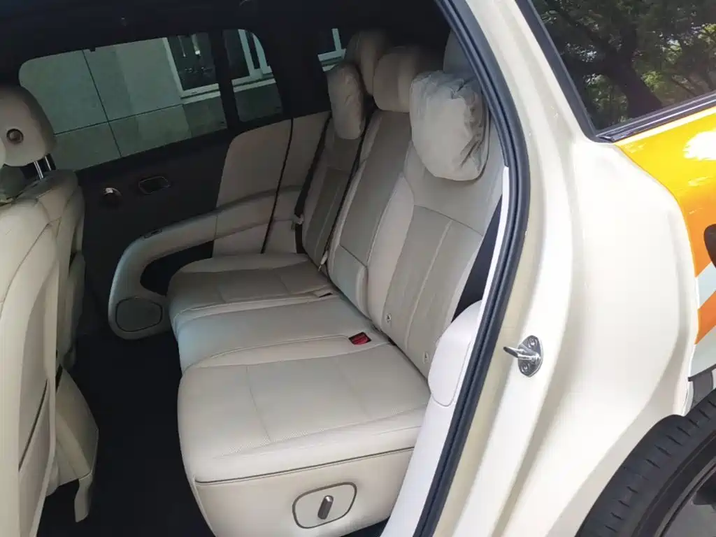 Photo 17 - Li Auto i6