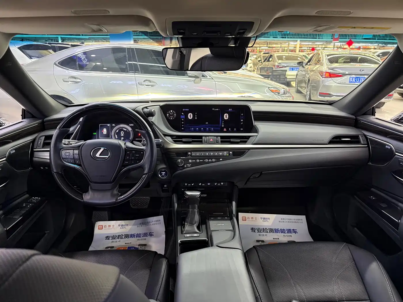 Lexus ES 2018 300h Executive Edition China V фото 10
