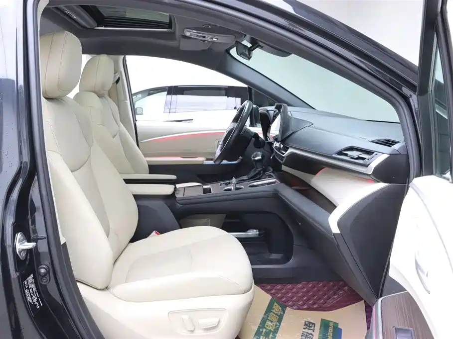 Toyota Granvia 2022 2.5L Hybrid Premium Edition фото 15