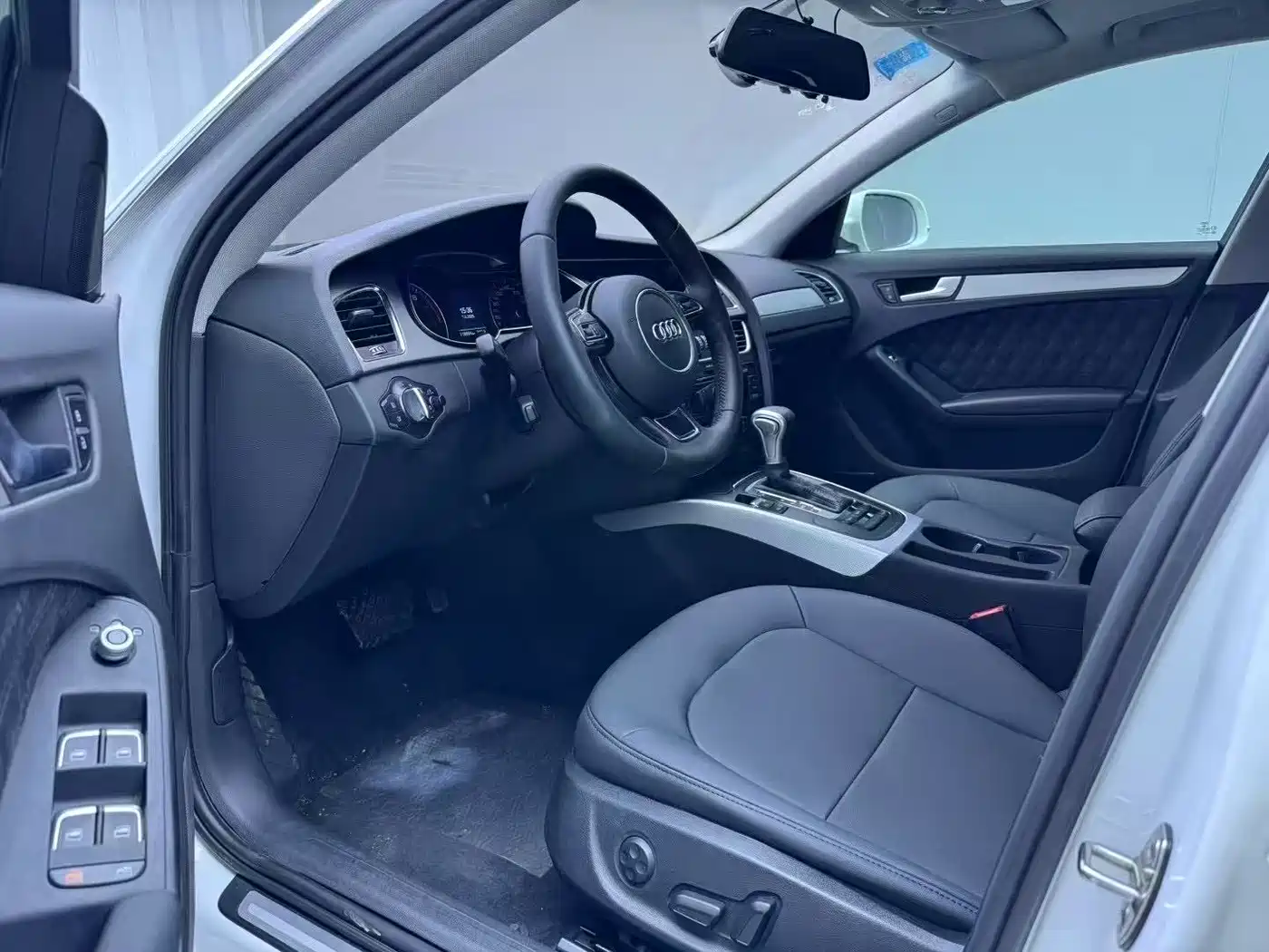Audi A4L 2013 35 TFSI Automatic Standard фото 5