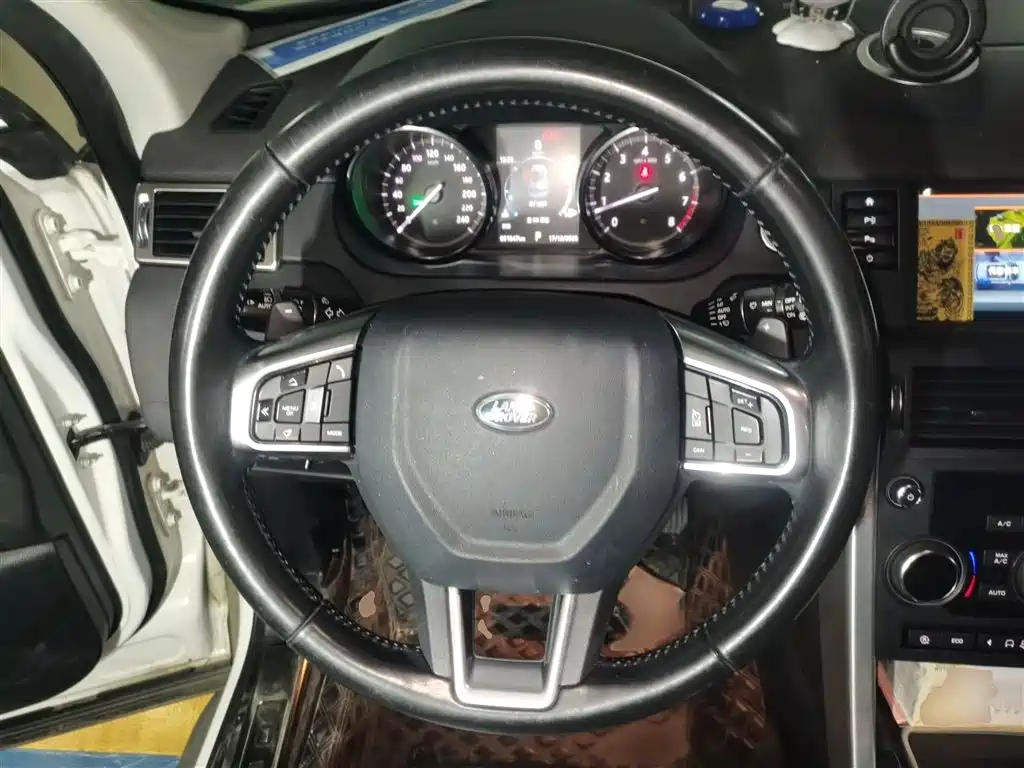 Land Rover Discovery Sport 2018 240PS SE Edition фото 3
