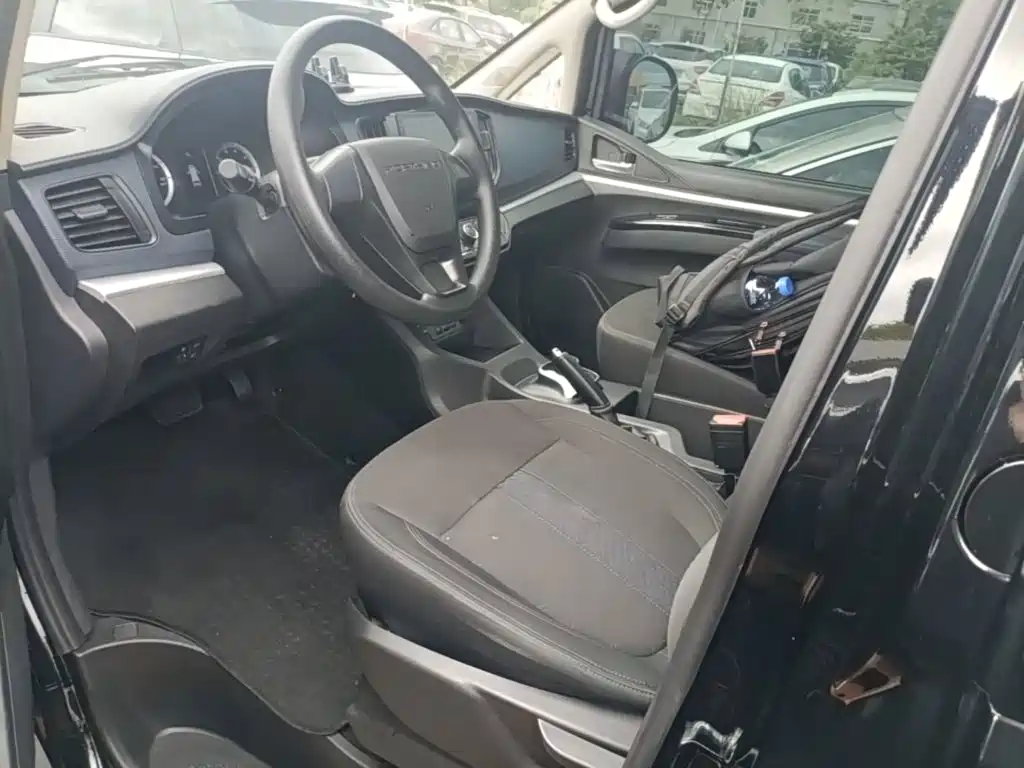 Dongfeng Fengxing Lingzhi New Energy 2026 2025 110km EREV Basic 5-seater