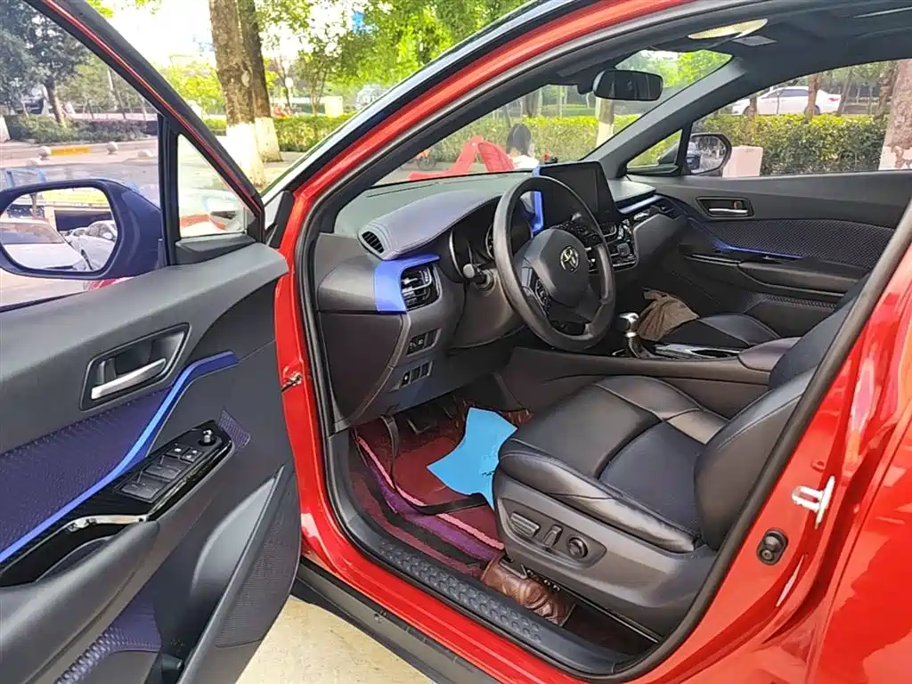Toyota C-HR 2020 Model 2.0L Leading фото 16