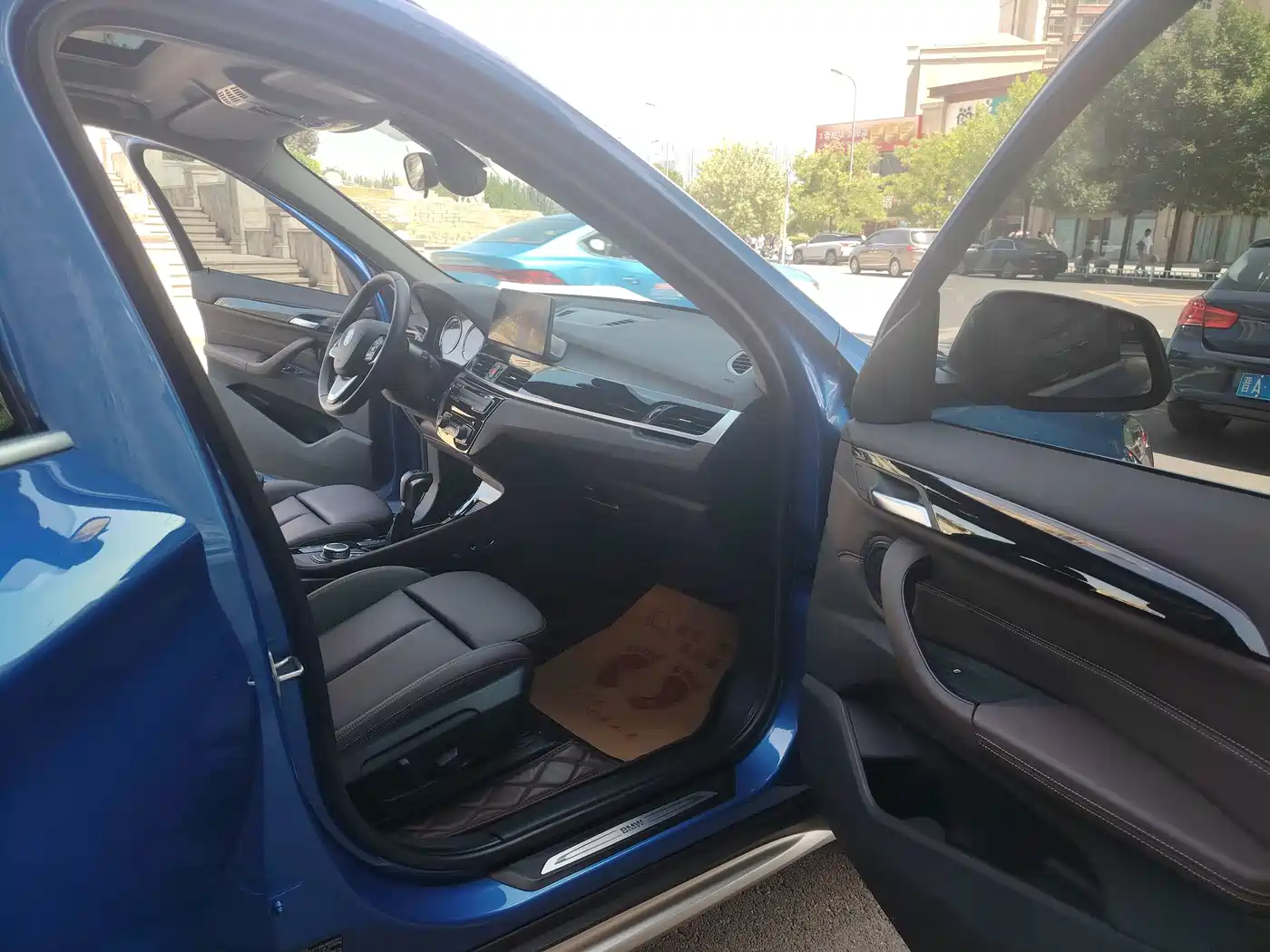 BMW X1 New Energy 2020 xDrive30Le Premium Edition фото 11