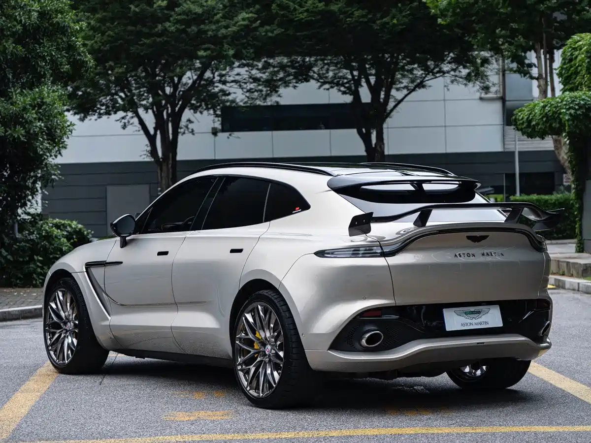 Aston Martin DBX 2023 2022 4.0T V8