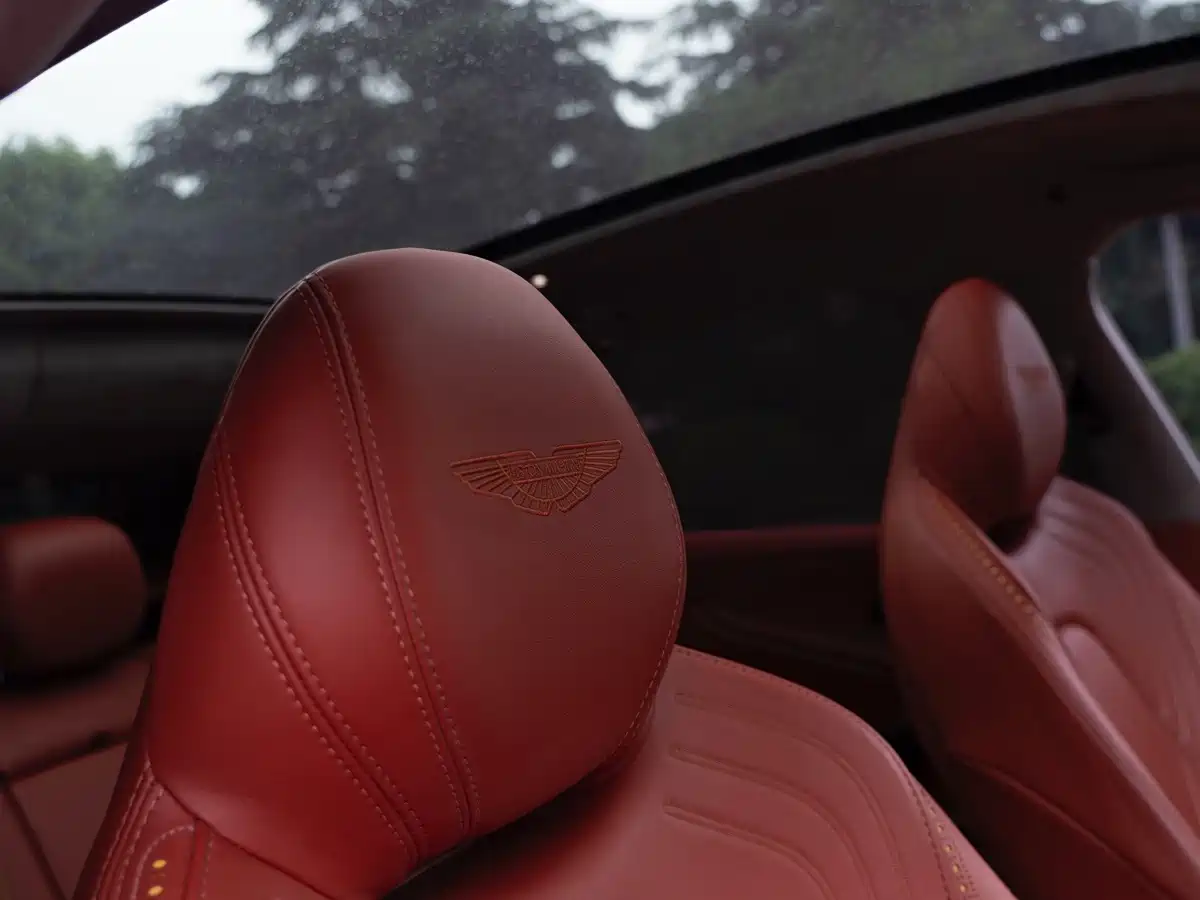 Aston Martin DBX 2023 2022 4.0T V8