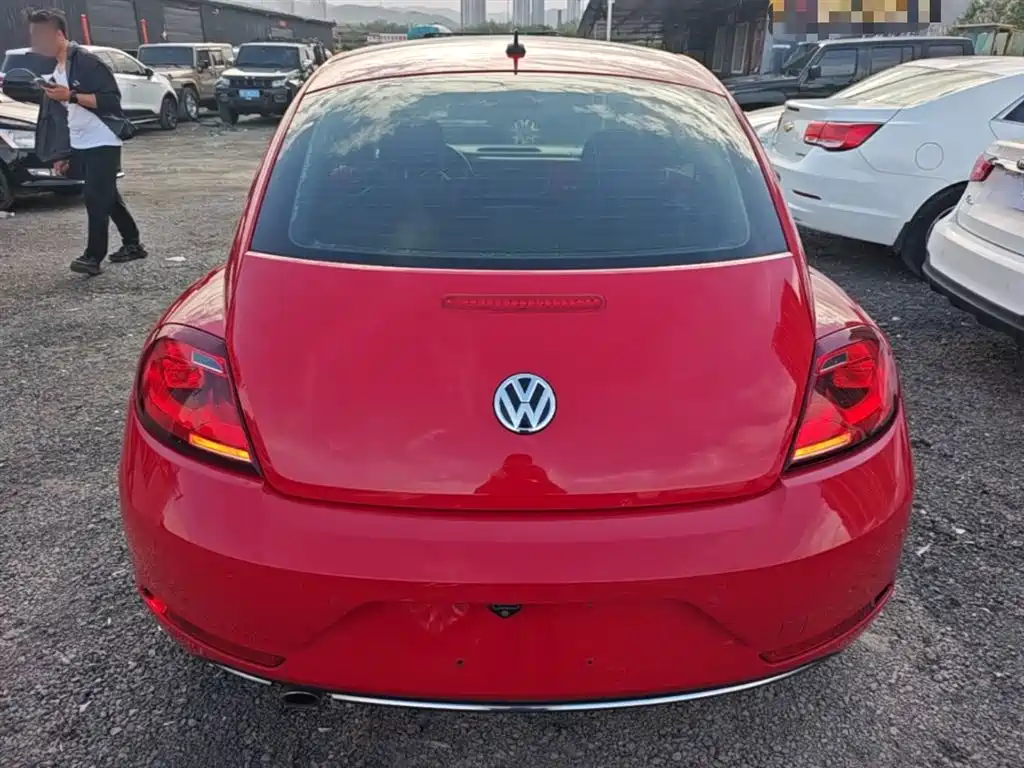 Volkswagen Beetle 2018 180TSI Trend Joy Edition фото 6