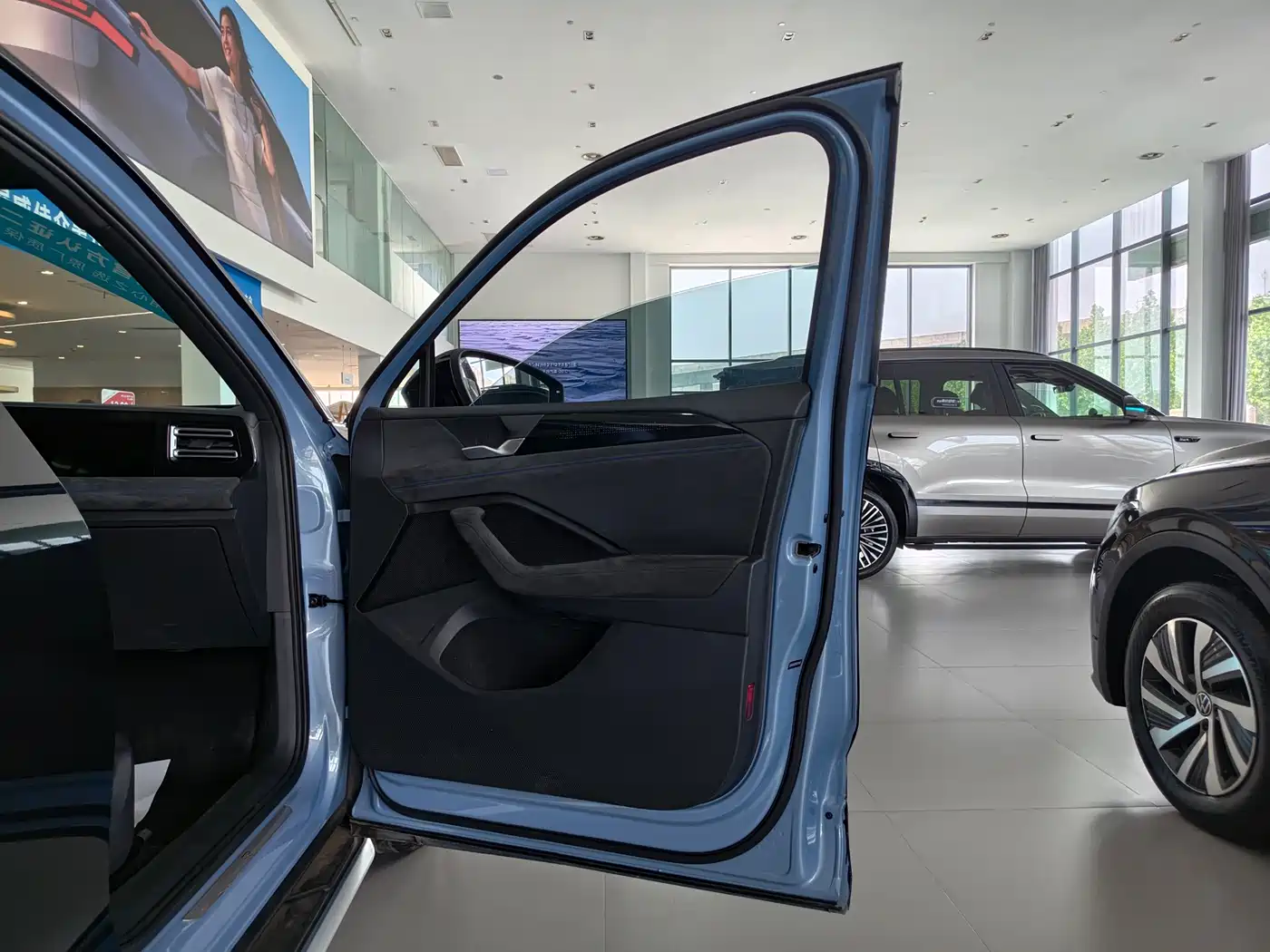 Volkswagen Tiguan L 2024 PRO 380TSI 4WD R-Line Premium Edition фото 9