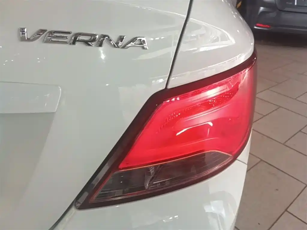 Hyundai Verna 2016 1.4L Automatic Smart GLS фото 8