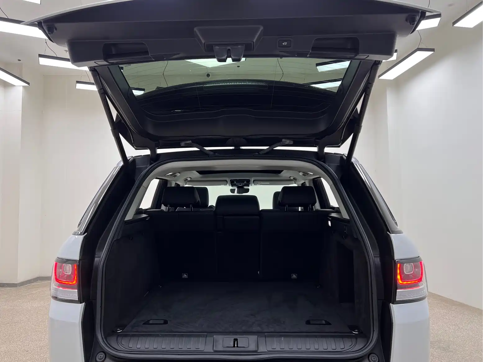 Фото 28 - Land Rover Range Rover Sport