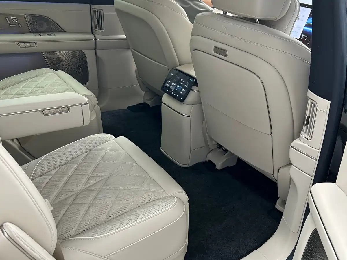 NIO ES8 2026 2025 Model 6-Seat Executive Luxury Edition