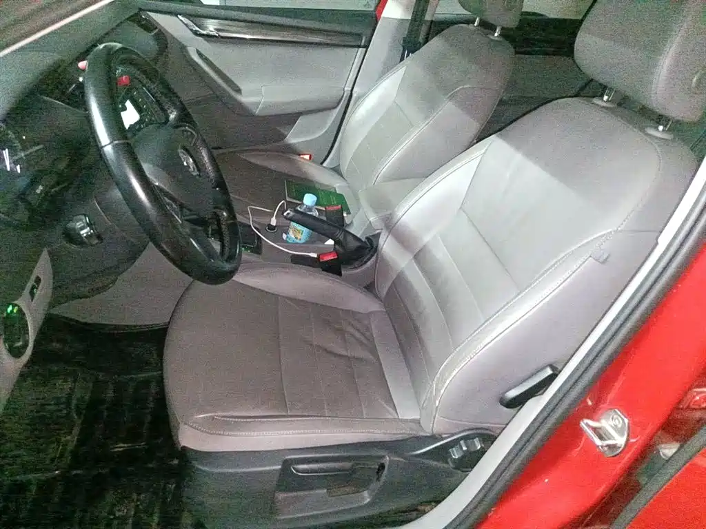 Škoda Octavia 2015 1.6L Automatic逸杰版 фото 8