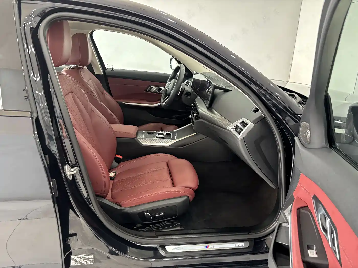 BMW 3 Series 2025 330Li M Sport Night Edition фото 26