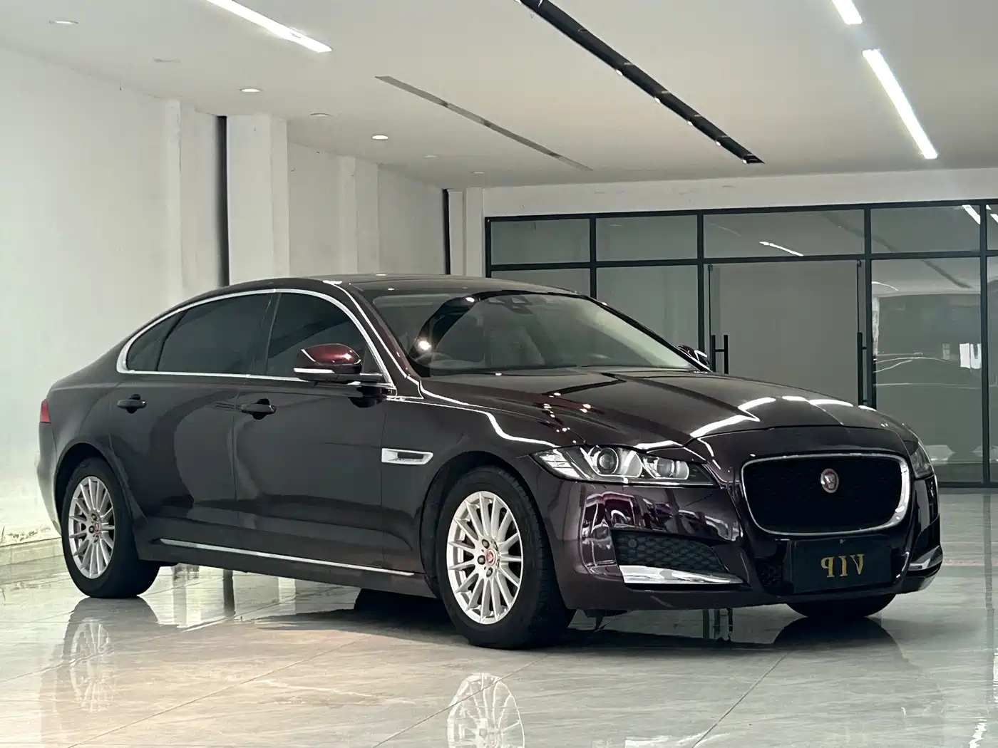 Photo 3 - Jaguar XFL