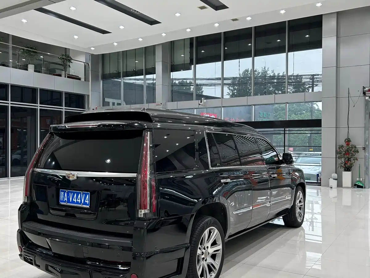 Cadillac Escalade 2017 6.2L ESV Platinum Extended фото 5