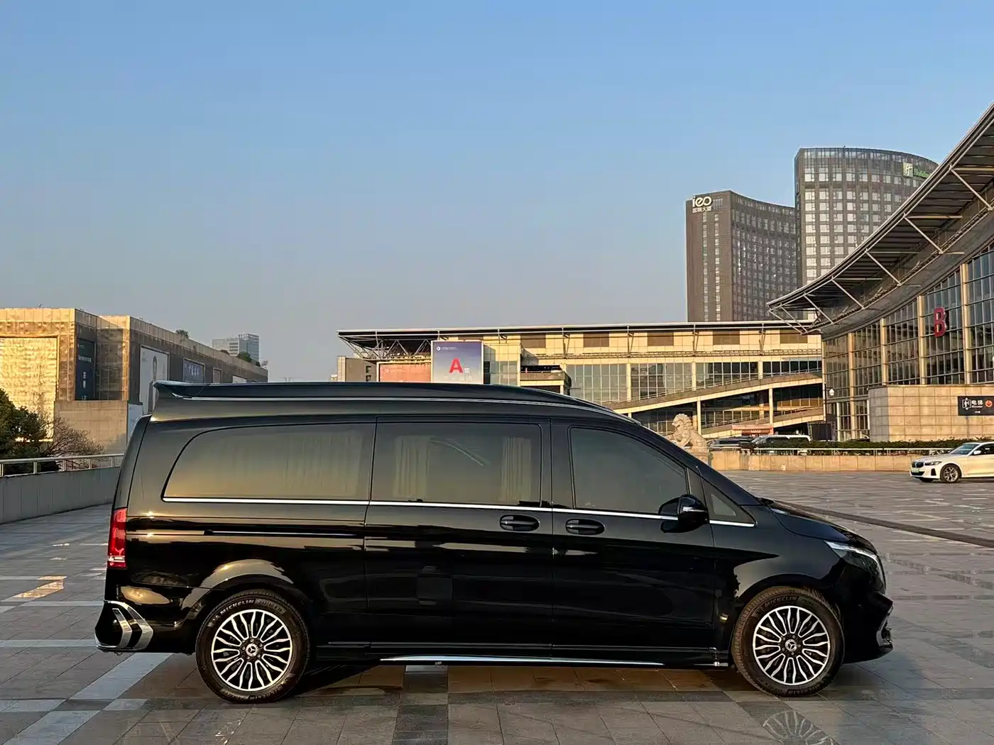 MERCEDES-BENZ V CLASS