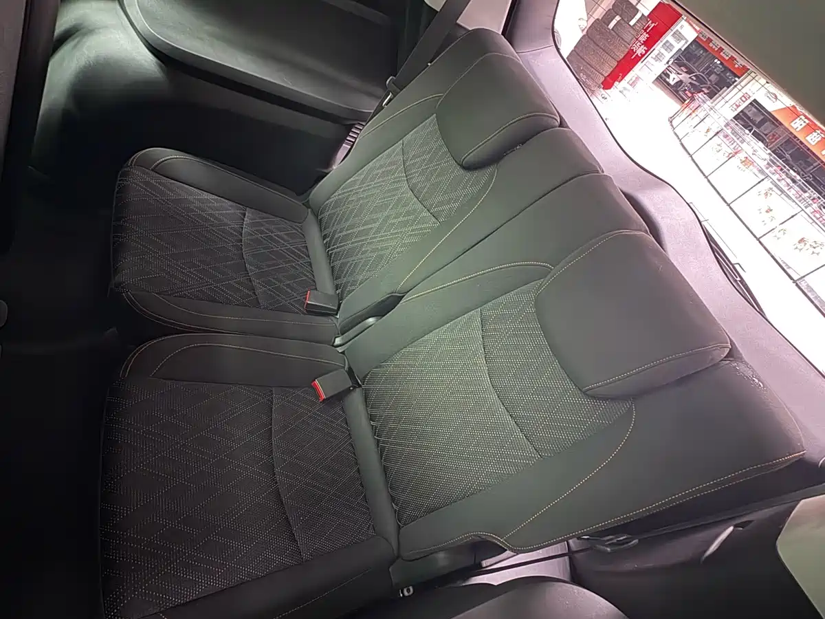 Chevrolet Volando 2018 530T Auto Sport Edition (5+2 seater) China V фото 15