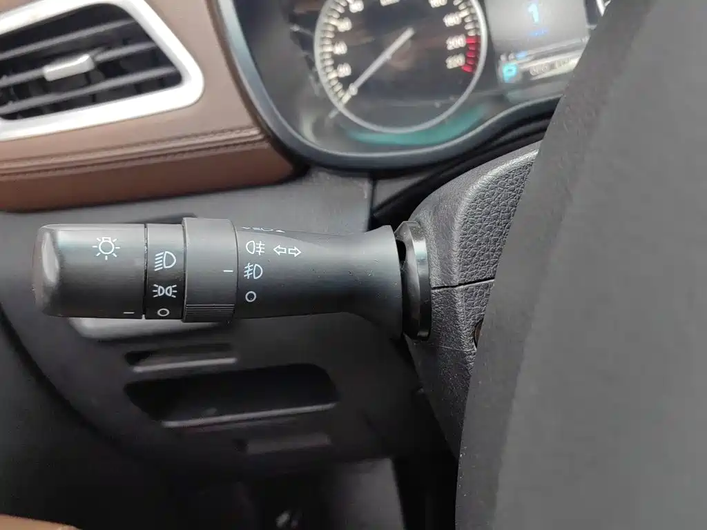 SWM Motor SWM X7 2018 2017 1.5T Automatic Smart Enjoy 7-seater