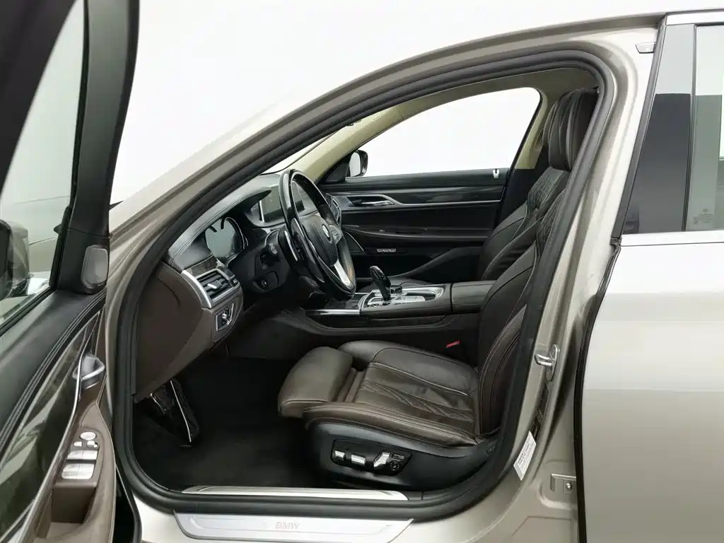 BMW 7 Series 2018 740Li Leading Type Excellence Package фото 10