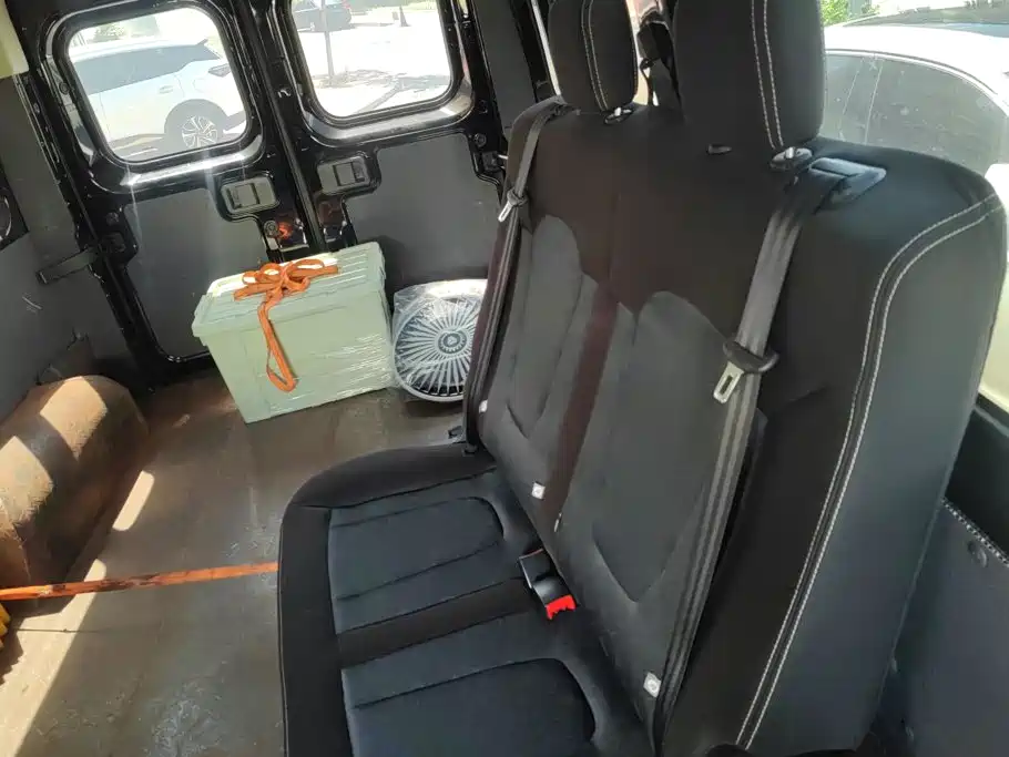 Sinotruk Xianfeng V 2025 2024 Multi-function Version 2.0T Automatic Medium Wheelbase Medium Roof
