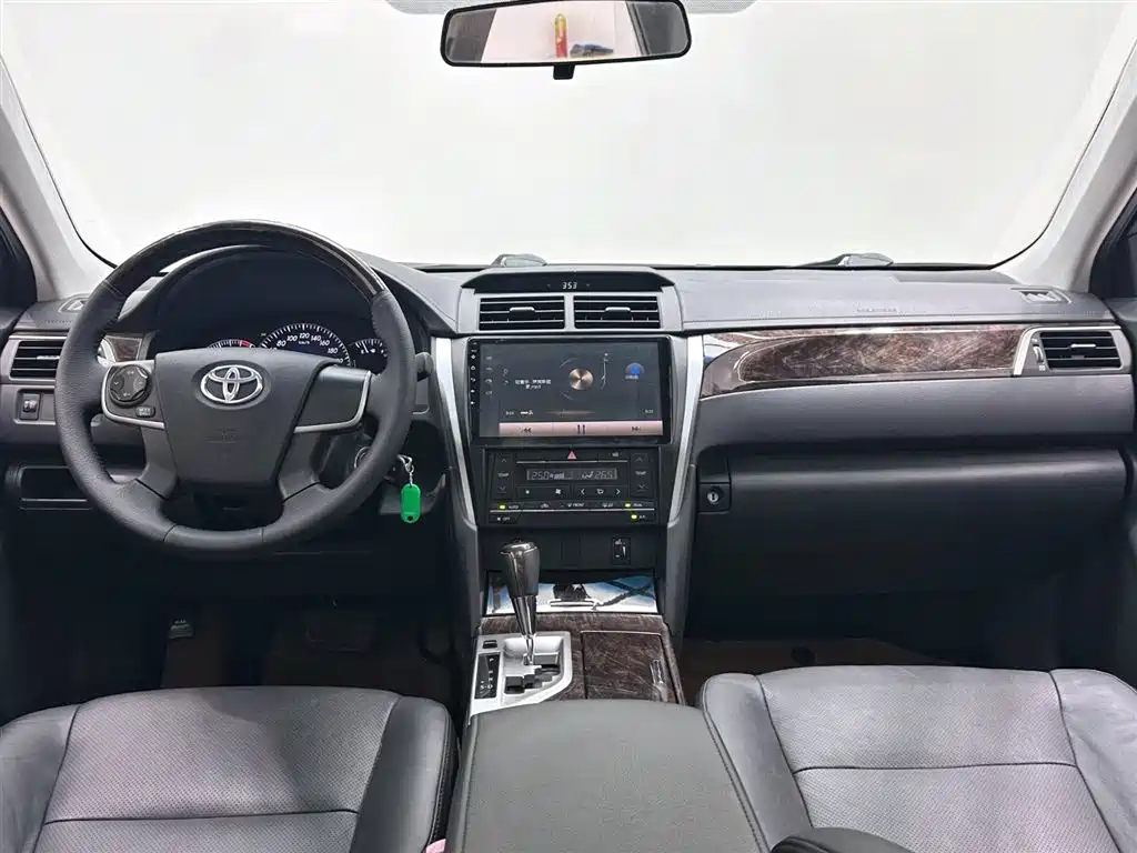 Toyota Camry 2015 2.0G Leading Edition фото 11