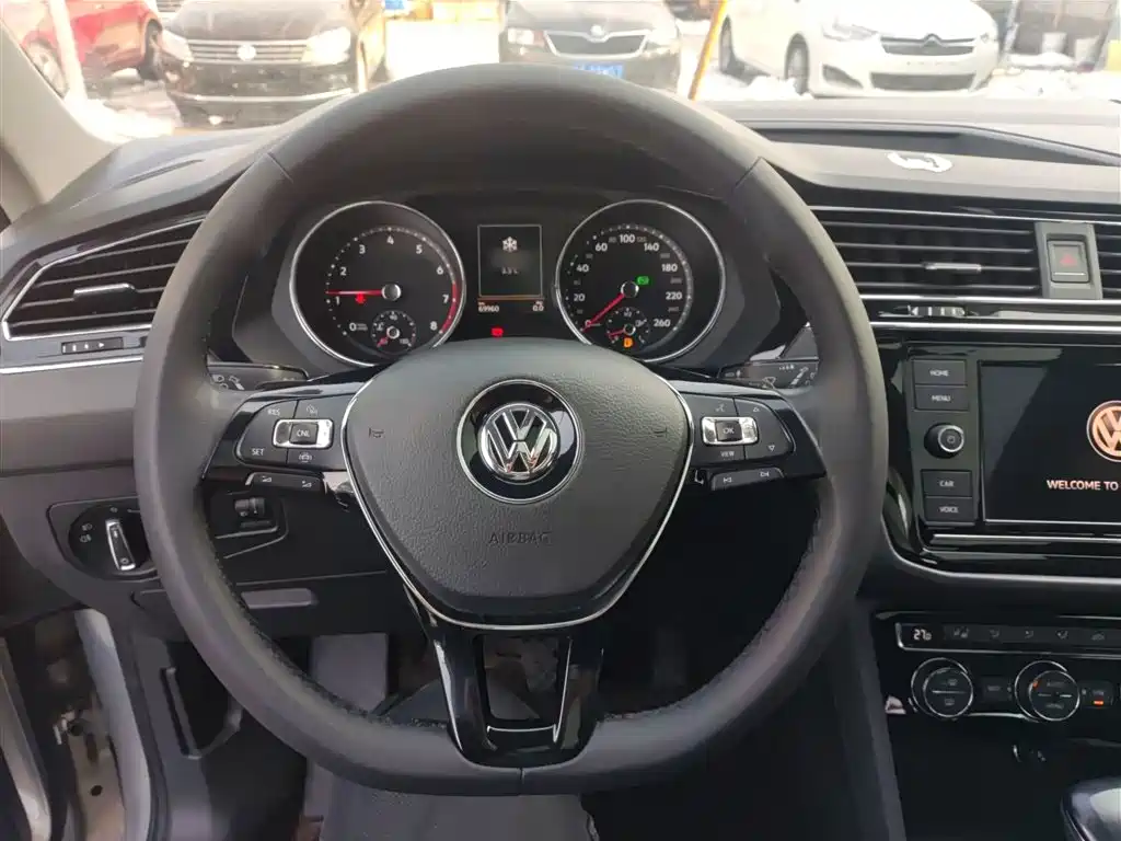 Volkswagen Tiguan L 2018 Facelift 330TSI Automatic 2WD Luxury Edition фото 3