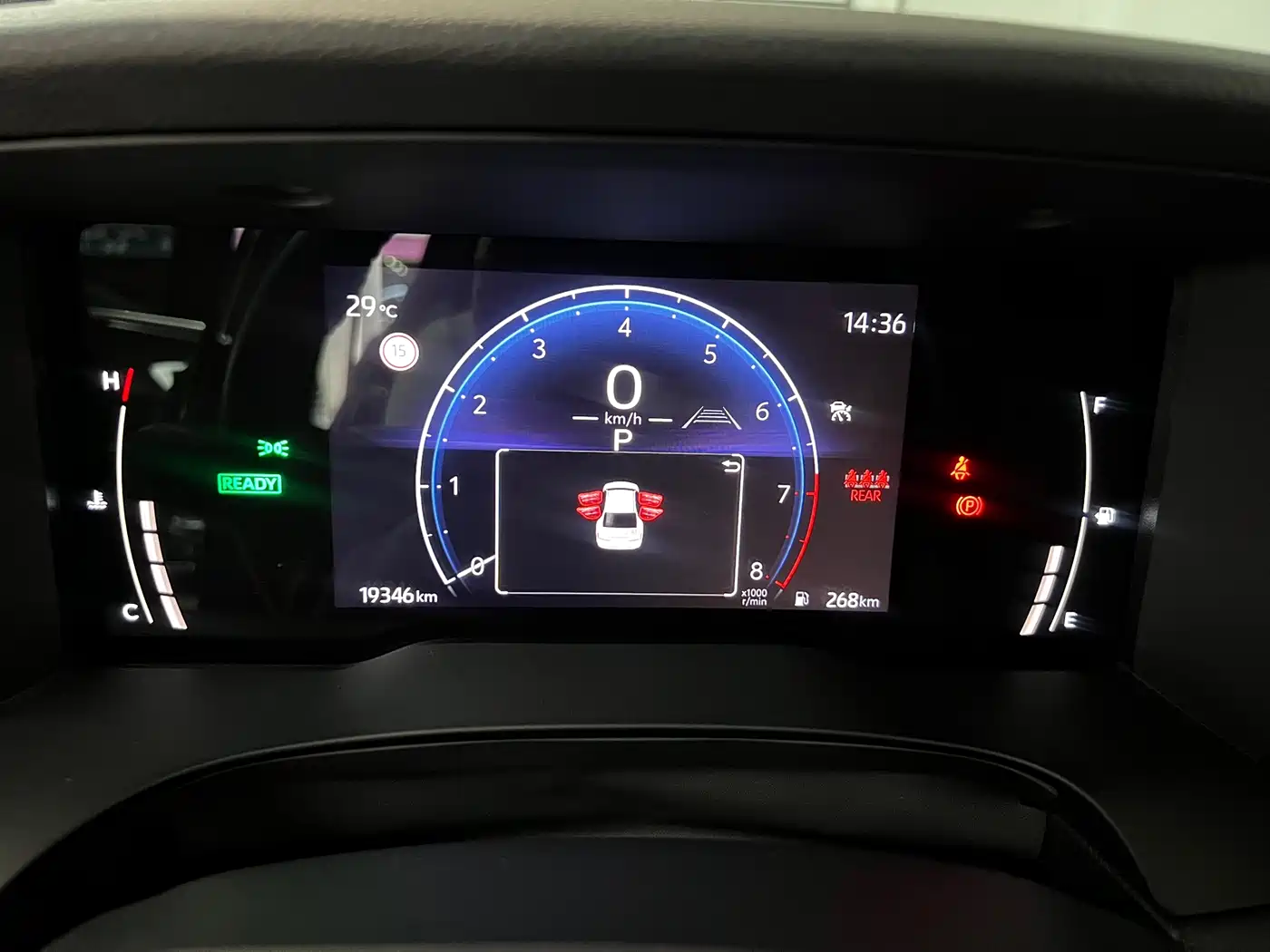 Toyota Camry 2024 2.0GVP Luxury Edition фото 8