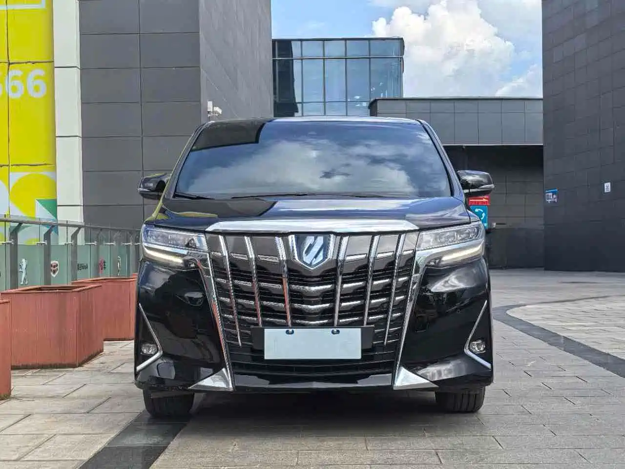 Toyota Alphard 2021 Hybrid 2.5L Premium фото 2