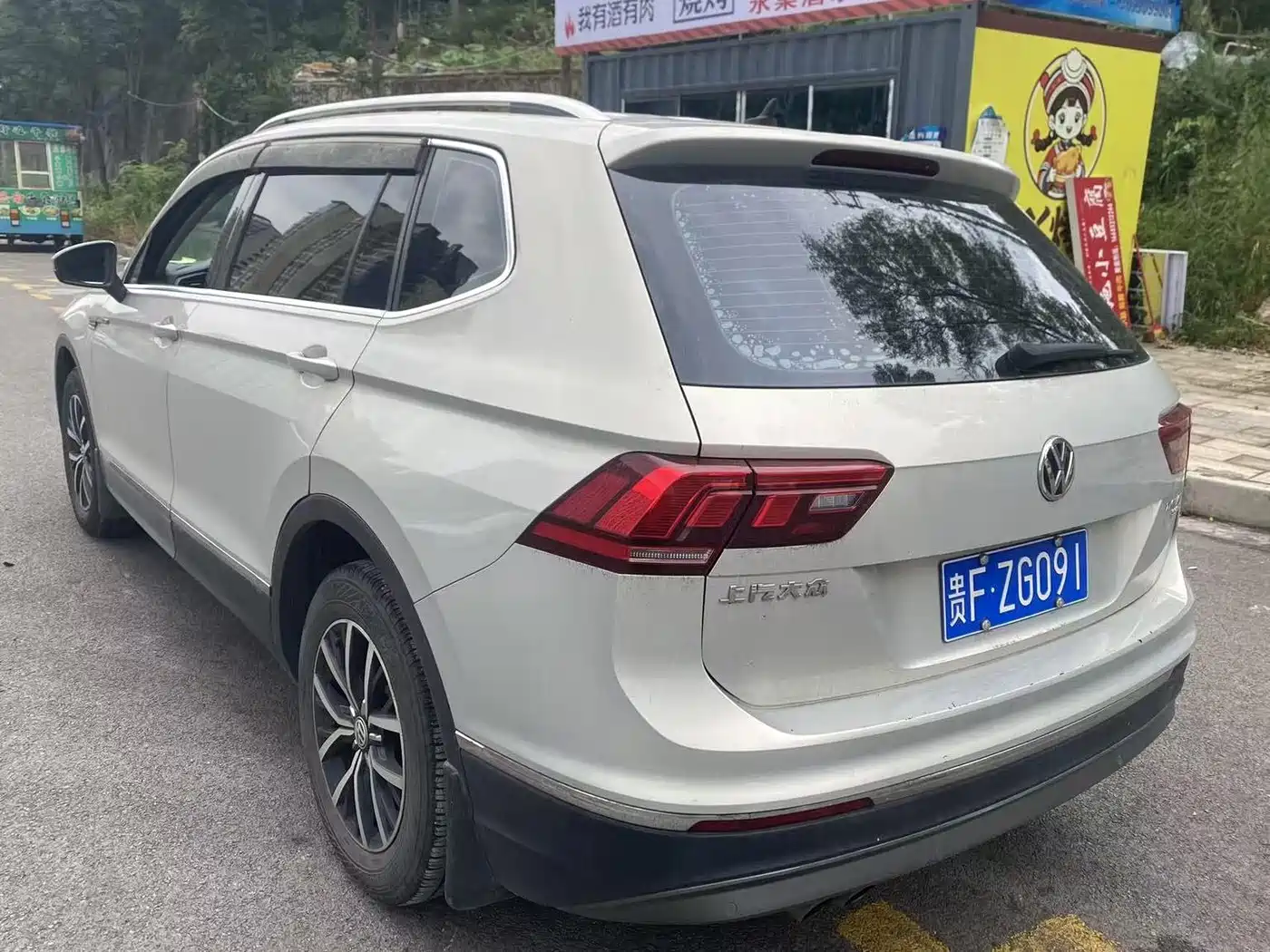 Photo 7 - Volkswagen Tiguan L