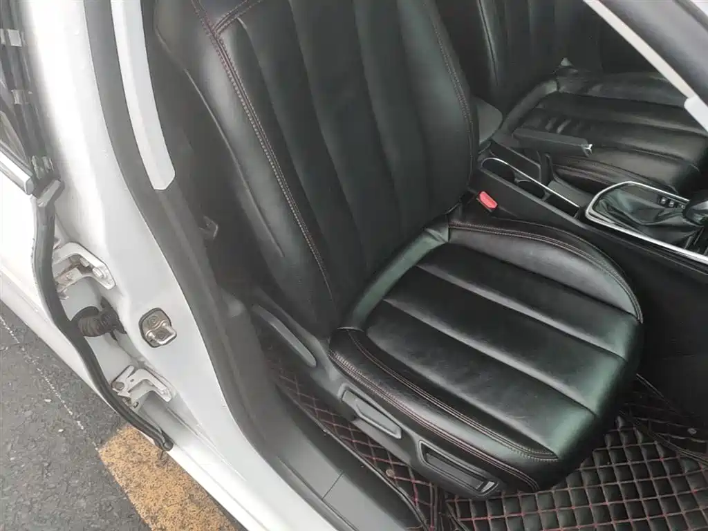 Peugeot 308 2016 1.6L Automatic Luxury фото 25