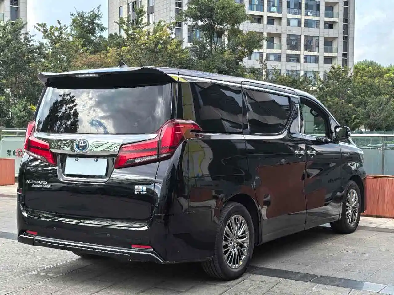 Toyota Alphard 2021 Hybrid 2.5L Premium фото 19