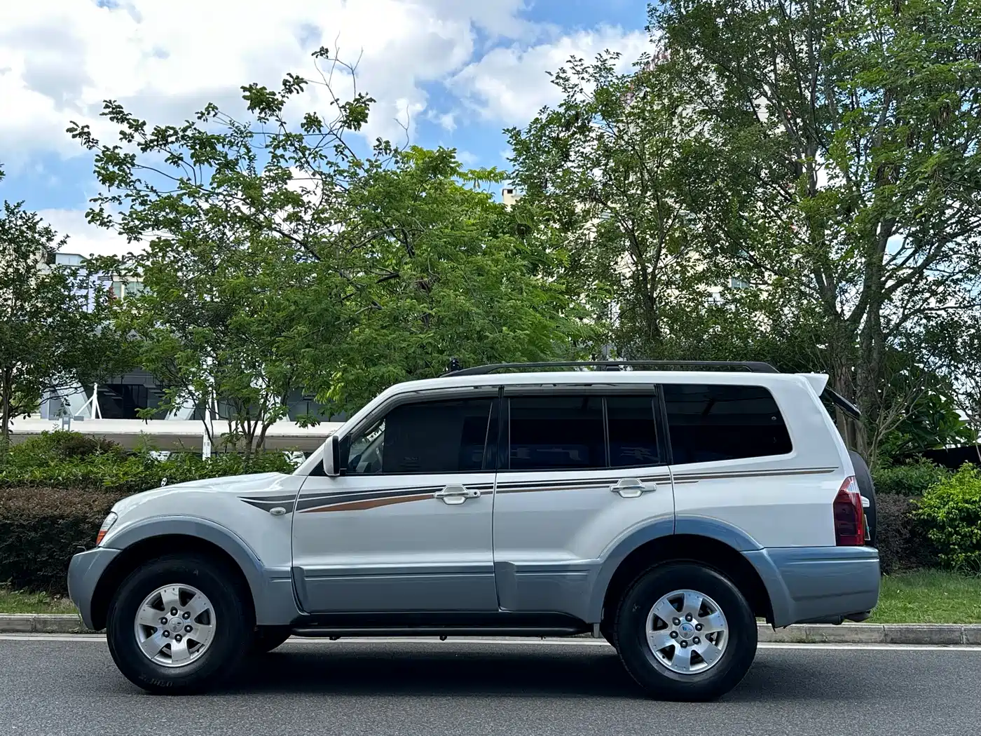Mitsubishi Pajero 2006 Model 3.0L AT GLS фото 4